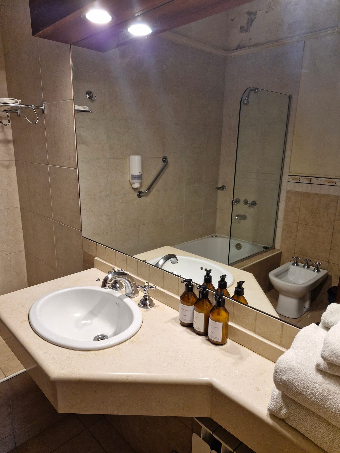 Baño equipado en habitación Blumig